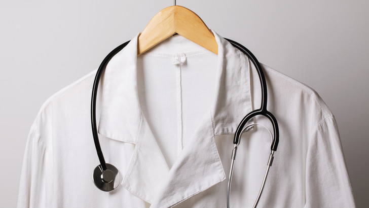 История вещей: белый халат врача врачи,история,медицина