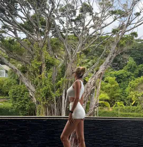 Виктория Лопырёва показала, как отдыхает на Сейшелах ЛопырёваВиктория, Лопырёва, Виктория, модель, класс, России, 42летняя, отношения, мужчина, момент, скандала, начались, Булатовым, Игорем, предпринимателем, модели, стало, небезопасноНапомним, дочери, ребёнком