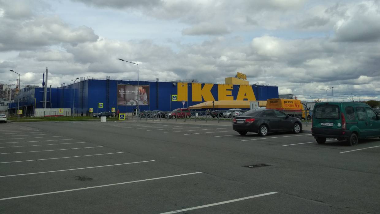 Петербуржцы заполонили IKEA после новости о приостановке работы магазинов в России Общество