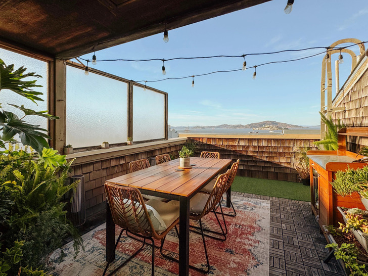 15 человек забабахали балкон мечты, и нам теперь сидеть и завидовать идеи для дома,интерьер и дизайн