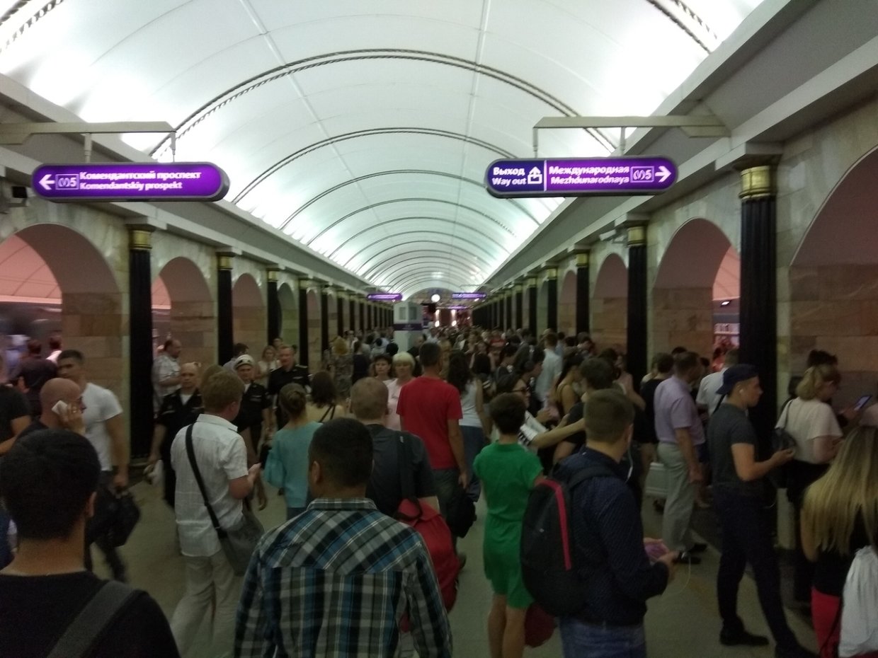 метро санкт петербург час пик