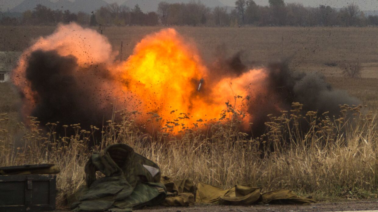 Донбасс сегодня: взрывы на позициях ВСУ, Киев обкладывает ДНР артиллерией