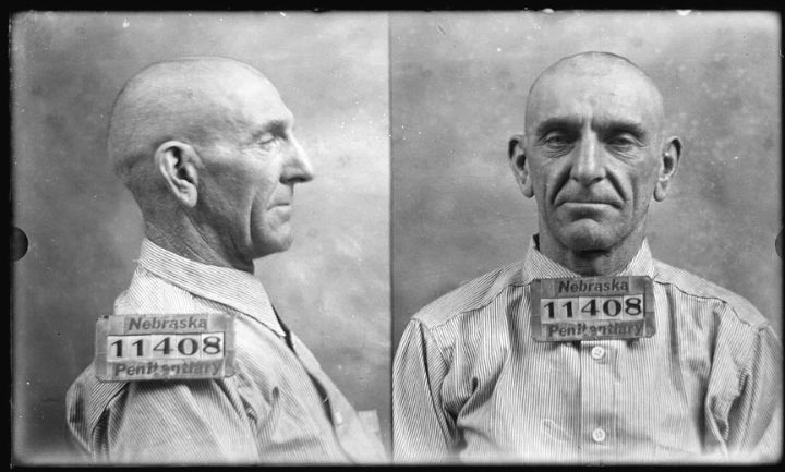 Убийцы, мощенники и проститутки: невероятные фото преступников из старой Америки 