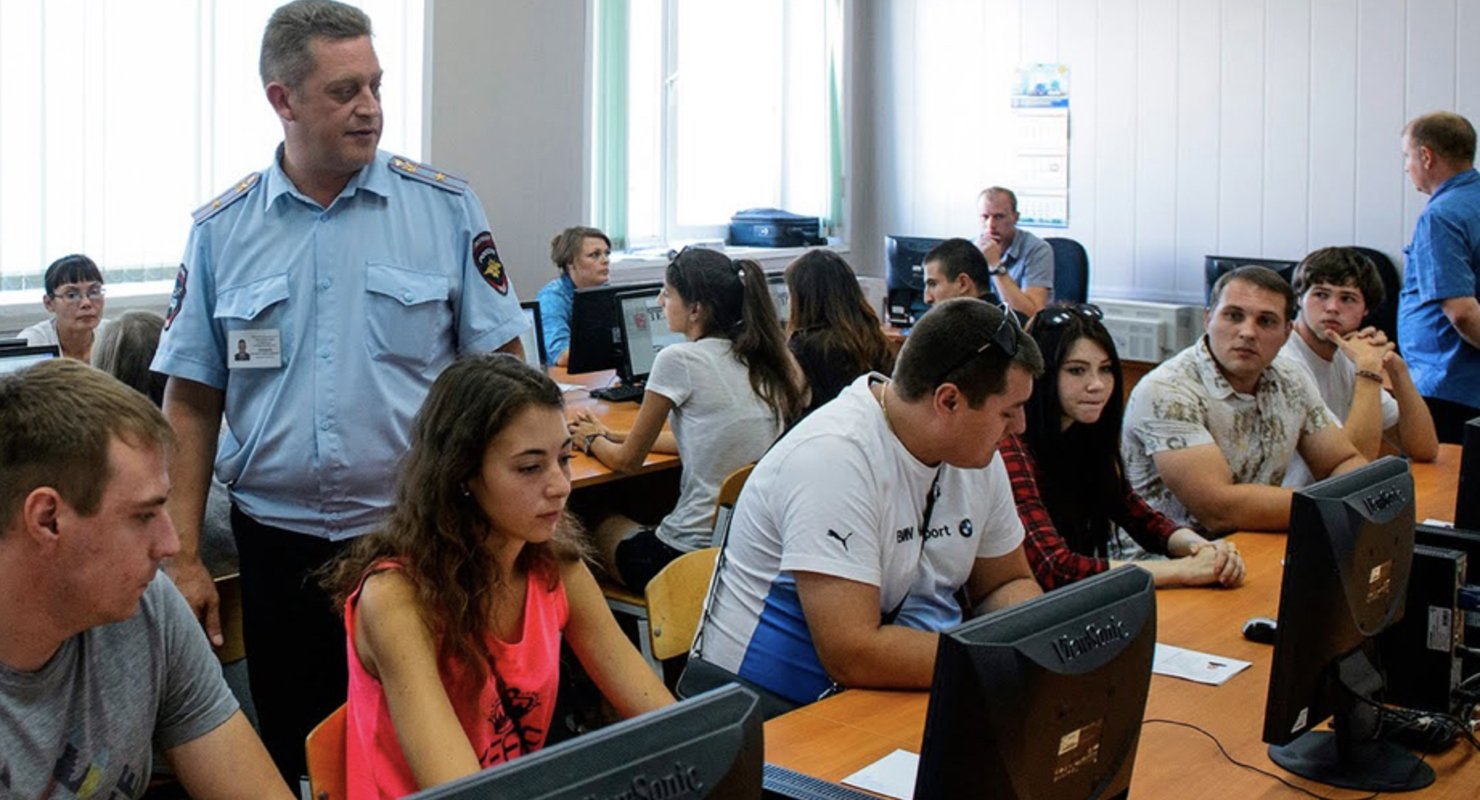 В ГИБДД рассказали о самых необычных попытках списать на экзамене