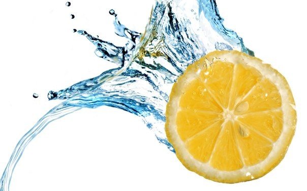 Картинки по запросу Причины пить воду с лимоном по утрам: 