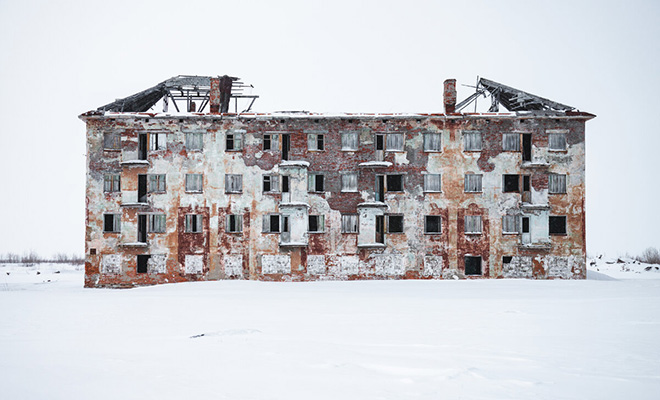 Турист ездил в окрестностях Воркуты и нашел город, где все дома пустые. Здесь живет 0 человек