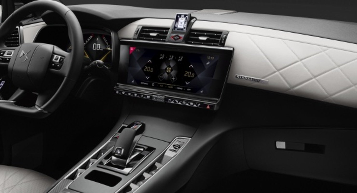 Оснащение и отделка выделили серию DS 7 Crossback Ligne Noire