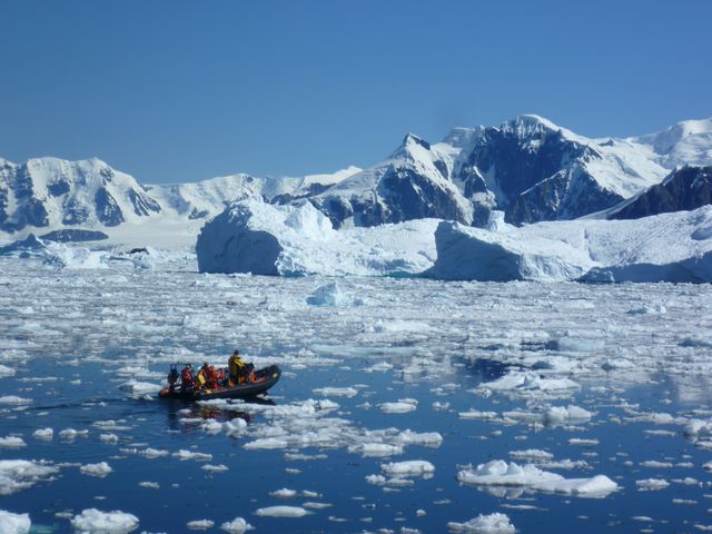 В Антарктике находятся около 70% мировых запасов пресной воды.