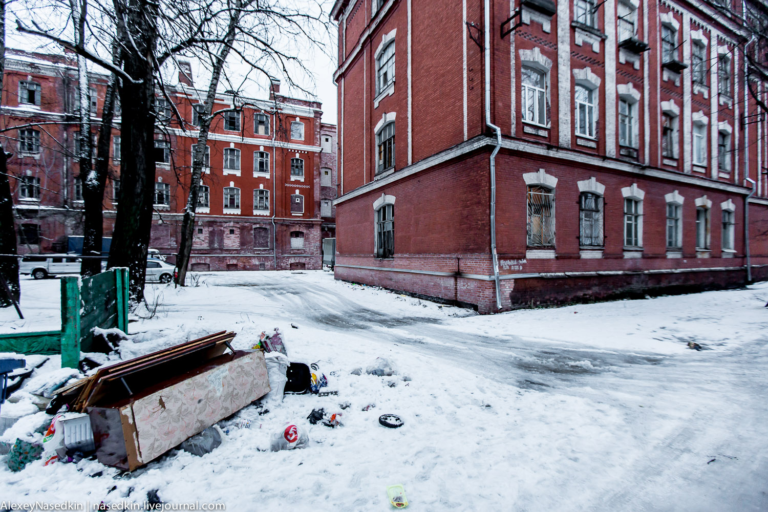 Ад русских трущоб. Так живут в XXI веке городок, Васильевич, Савва, которых, барину, Морозовых, своей, например, большие, вокруг, условиях, местом, время, могли, фабрику, вполне, буквально, величия, мануфактуру, жилого