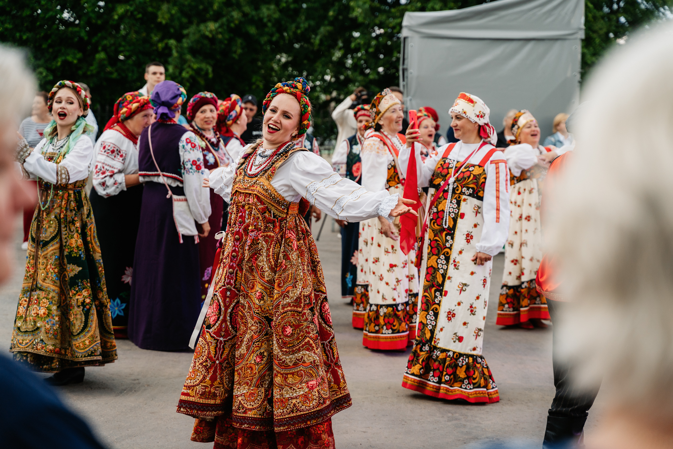 Песня гуляли по тверской