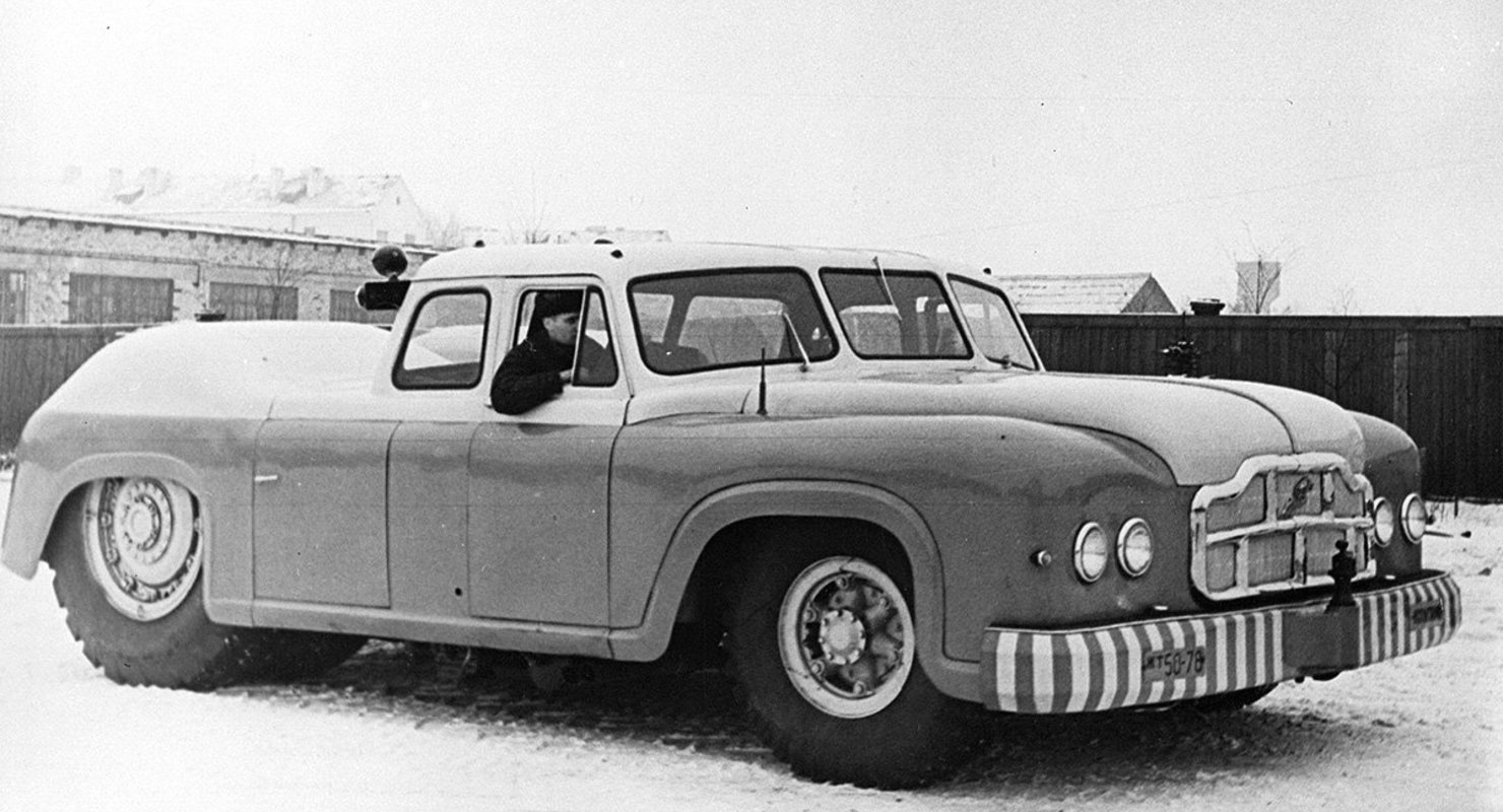 МАЗ-541 — гигантский тягач из СССР
