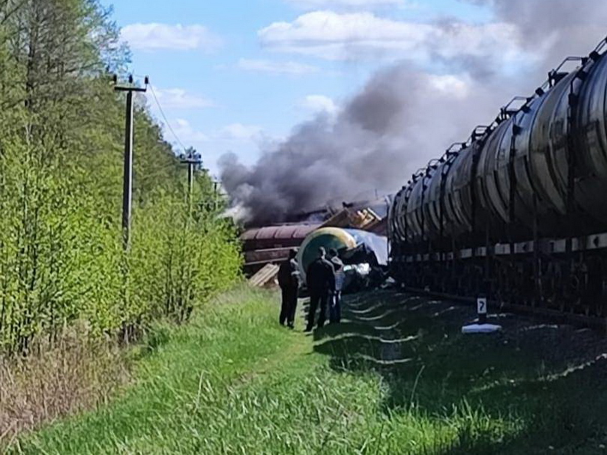 Под Брянском локомотив сошёл с рельсов из-за взрыва