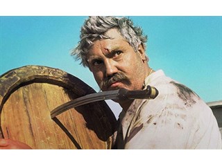 Павел Луспекаев из «Белого солнца пустыни» 15-летним ушел на фронт, потерял обе стопы. В фильме он снимался, превозмогая боль