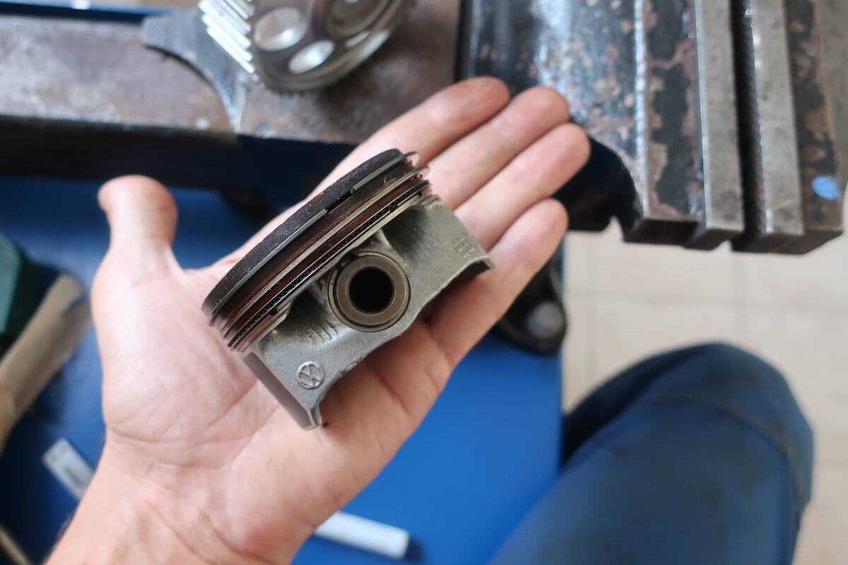 Разбираем поршень современного немецкого двигателя Разбираем поршень современного немецкого двигателя авто,авто и мото,автосалон,автосамоделки,водителю на заметку,машины,ремонт,советы,тюнинг