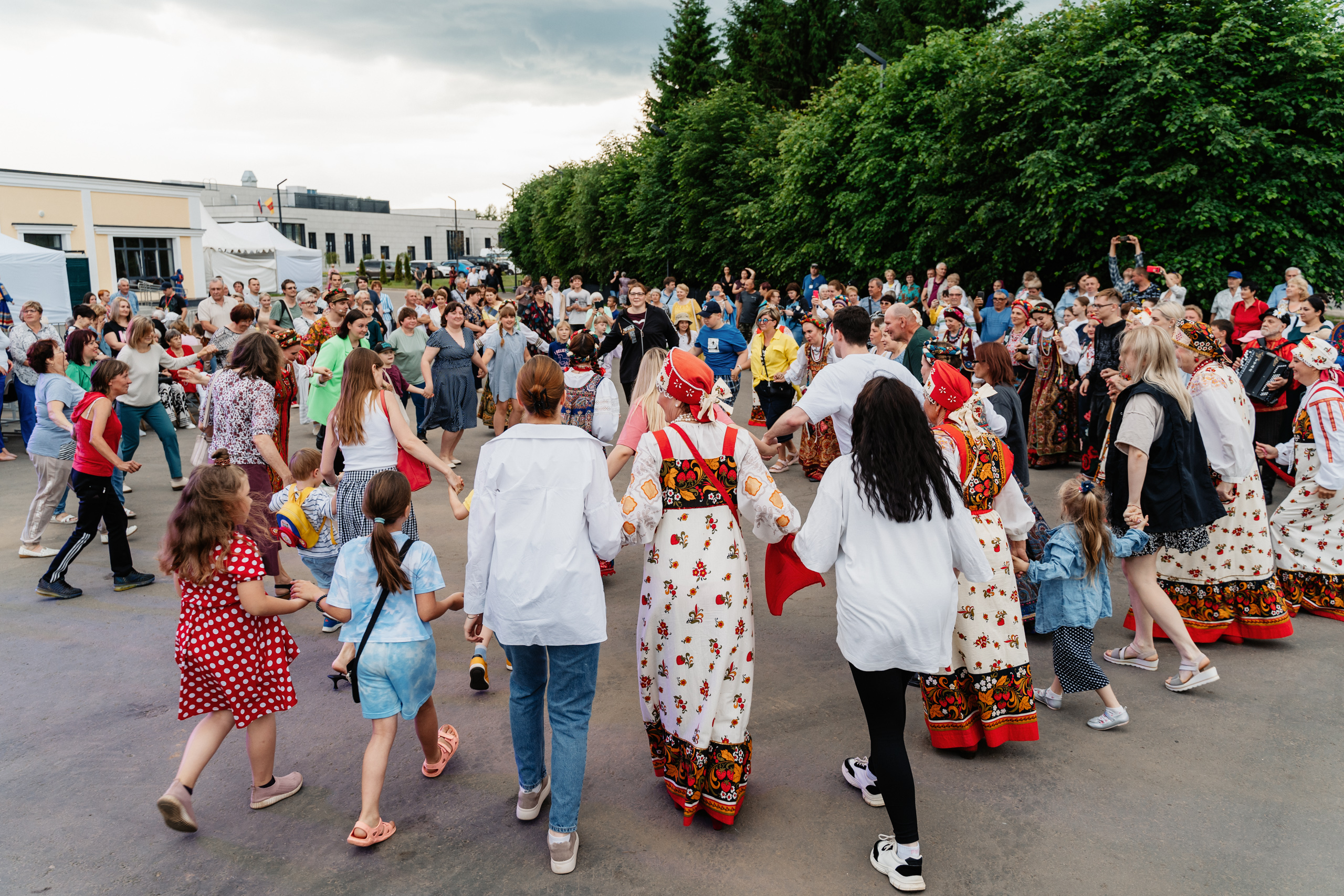 Песня гуляли по тверской