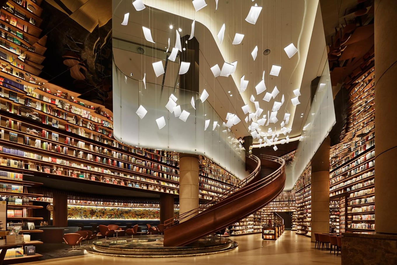 Интерьер книжного магазина в бизнес-центре в Китае