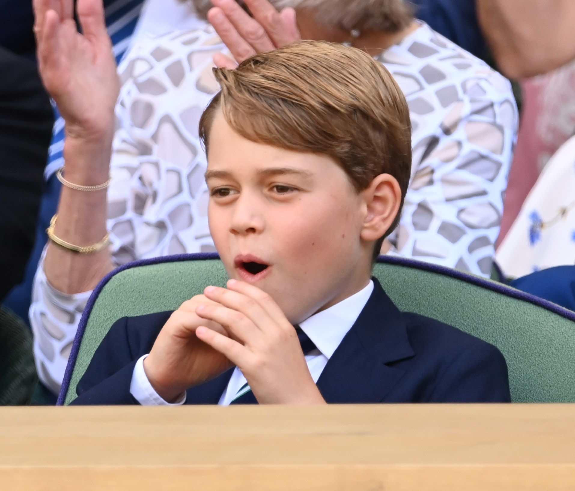 Принц Джордж в первый раз на финале Уимблдона - жара, кубок и гримасы