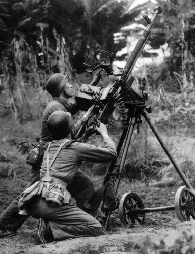 Служба и боевое применение китайских зенитных пулемётных установок в годы холодной войны Служба и боевое применение китайских зенитных пулемётных установок в годы холодной войны россия