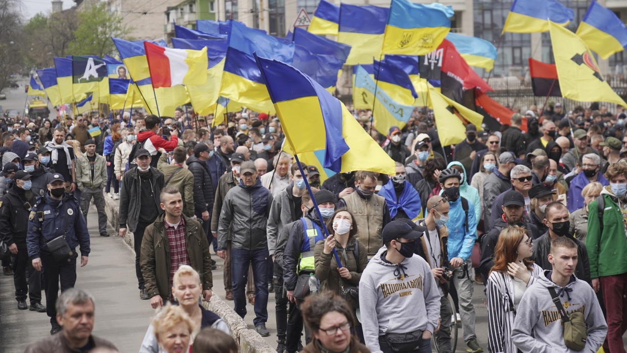 Политолог Кот осудил нацистский марш одесских поджигателей