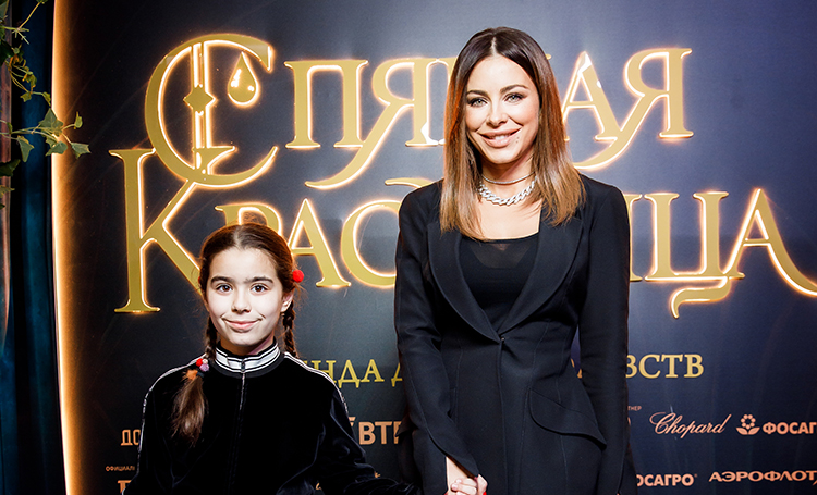 Ани Лорак, Мария Кожевникова и другие звезды с детьми на премьере шоу Татьяны Навки в Москве