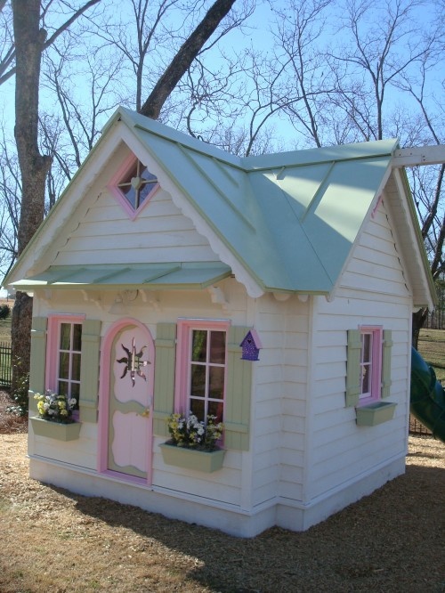 awesome-outdoor-kids-playhouses-to-build-this-summer-35