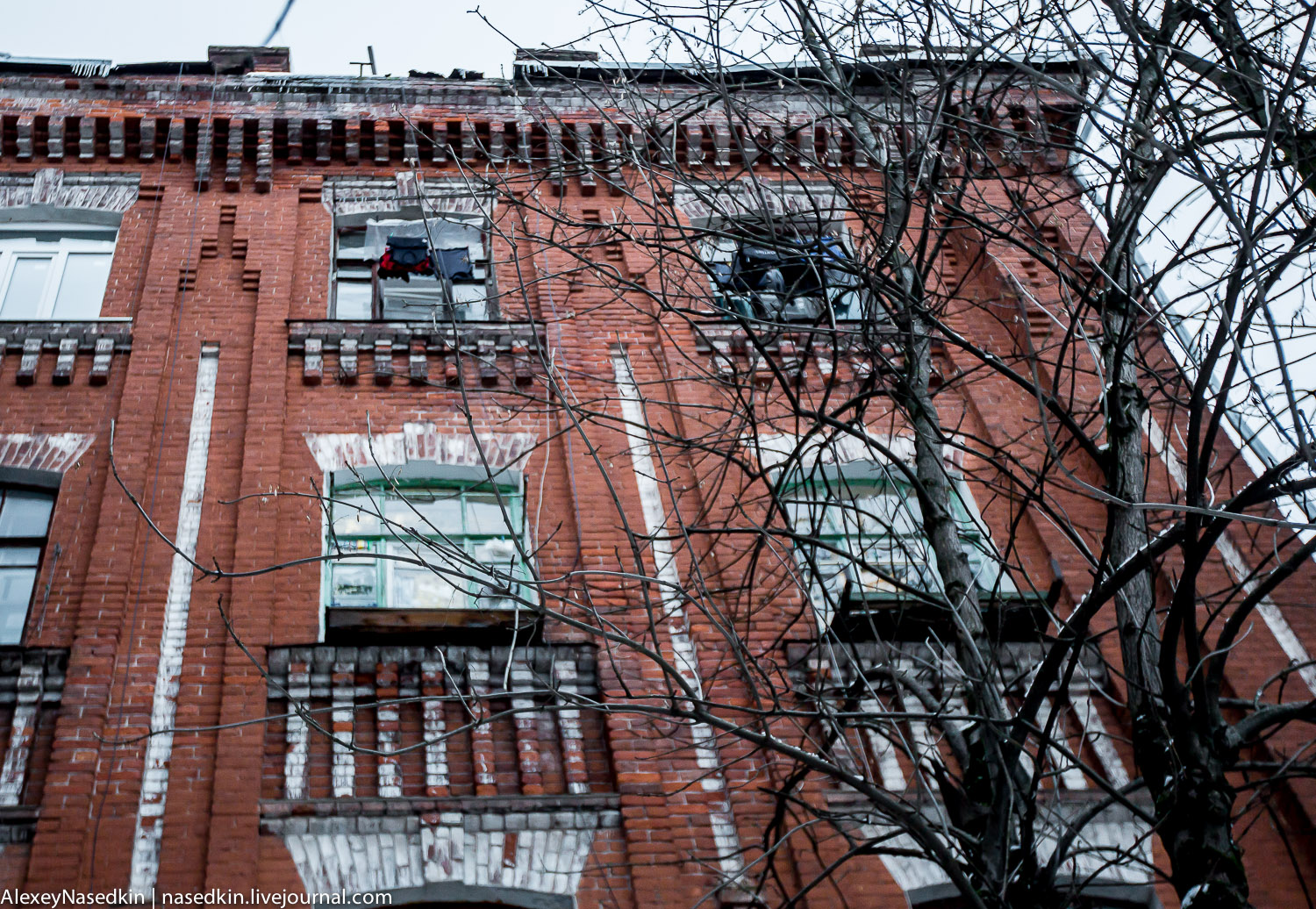 Ад русских трущоб. Так живут в XXI веке городок, Васильевич, Савва, которых, барину, Морозовых, своей, например, большие, вокруг, условиях, местом, время, могли, фабрику, вполне, буквально, величия, мануфактуру, жилого