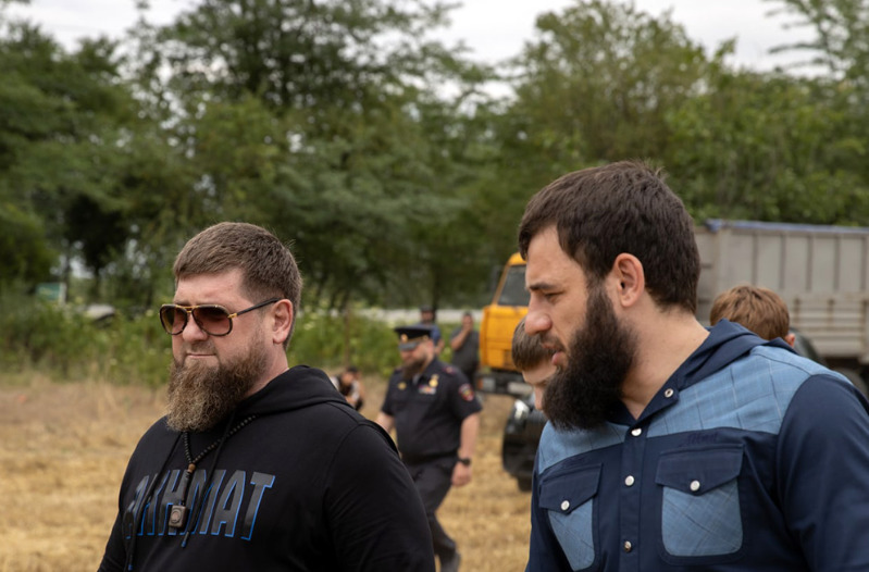 Кадыров дал старт уборочной кампании за рулем комбайна Ростсельмаш