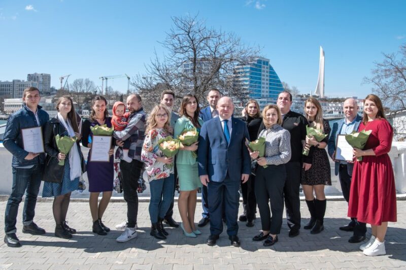 В Севастополе молодые семьи получили жилищные сертификаты