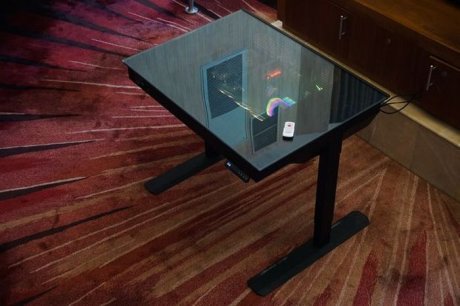 Компания Lian Li представила компьютер в форм-факторе стола класса люкс Lian Li