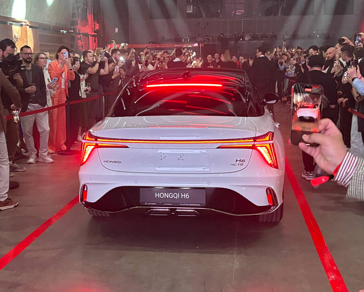 Аналог Audi A7 с мощным мотором и 8-ступенчатым «автоматом» — 3,89 млн рублей. В России представили премиум-фастбэк Hongqi H6