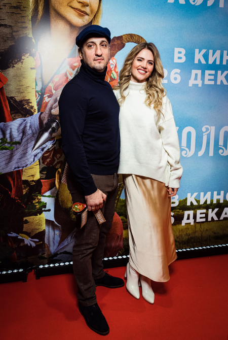 Мария Миронова с сыном, Кристина Асмус, Александра Бортич и другие на премьере фильма "Холоп"