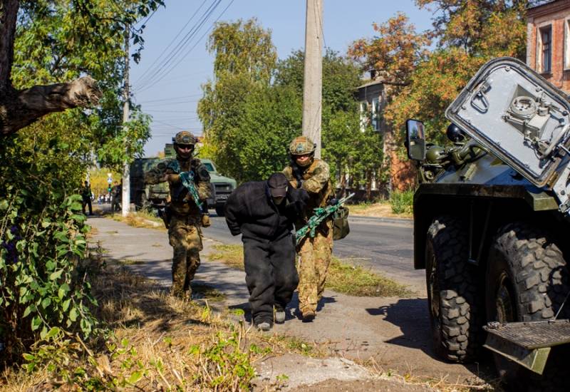 БТРы, вертолёты и Humvee: Нацгвардия Украины показала «противодиверсионные» тренировки в Славянске Новости