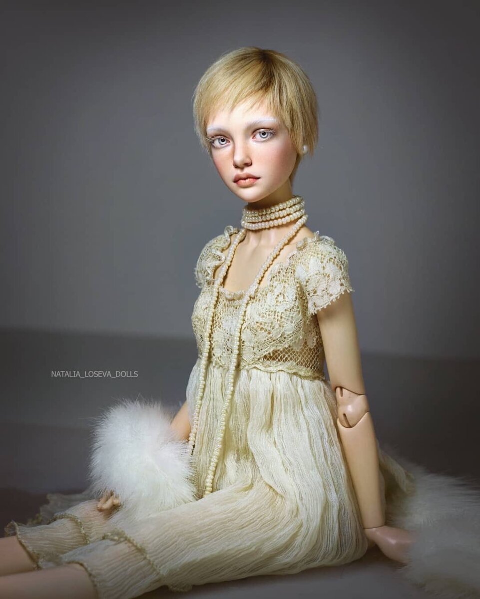  Наталья Лосева, мастерица из Новосибирска,  создает невероятно красивых реалистичных шарнирных  кукол.  Куколки небольшие, всего 36 см, очень изящные и нежные, с разным характером и настроением.-8-5