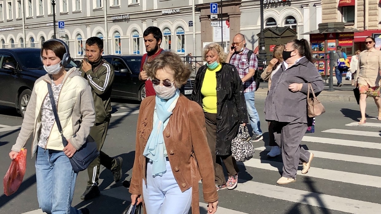 Более восьмисот жителей. Жители Москвы. Санкт-Петербург люди. Москва люди. Санкт-Петербург фотографии людей.