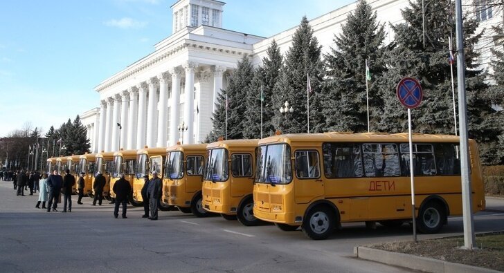 Школам и больницам Кабардино-Балкарии передан новый специализированный автотранспорт Хорошие, добрые, новости, россия, фоторепортаж