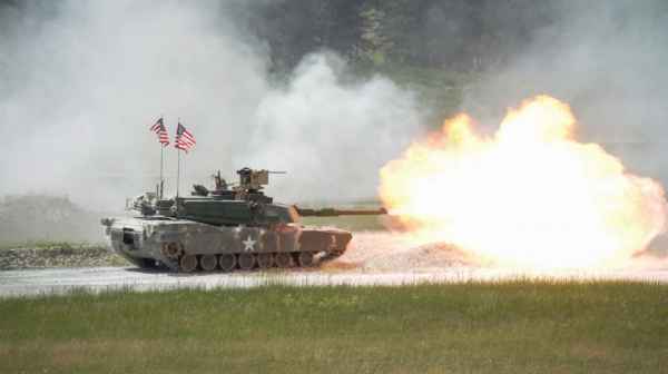 Новейший "Абрамс" преградил путь "Армате"
