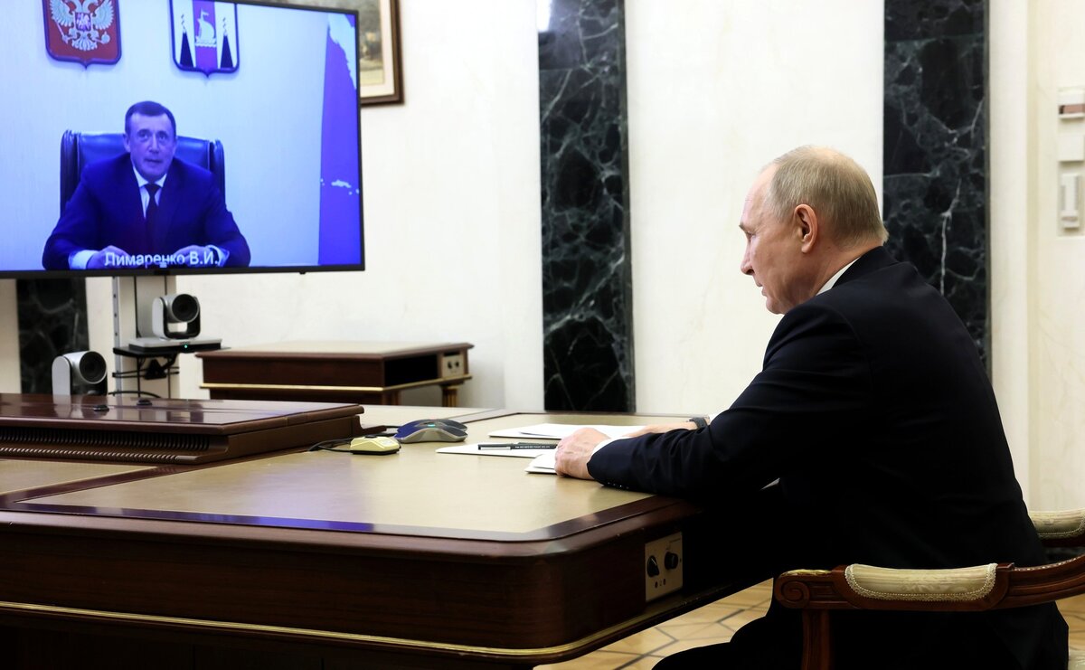 © kremlin.ru / CC BY 4.0 (Встреча президента РФ Владимира Путина с губернатором Сахалинской области Валерием Лимаренко, 3 апреля 2024 г.)