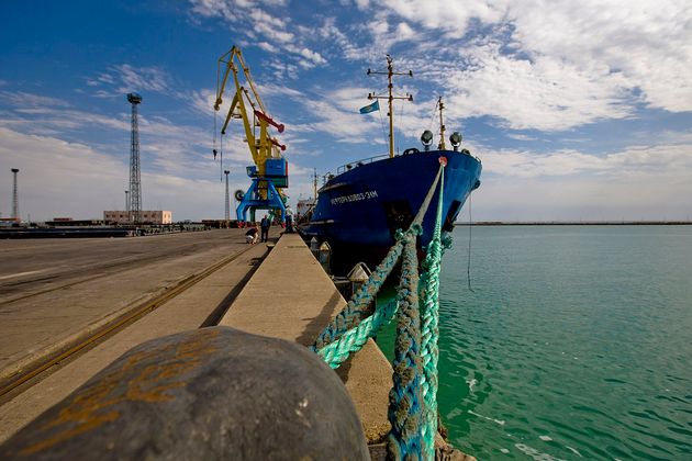 Актауский морской торговый порт. Казахстан