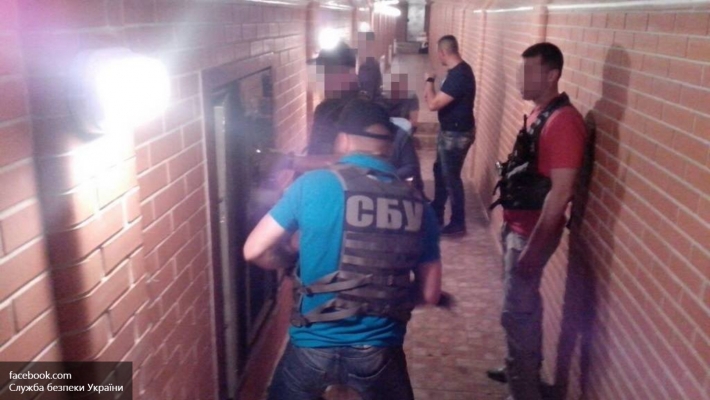 Герой Украины прятал золотые слитки в тоннеле под особняком