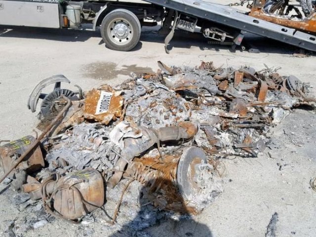 На продажу выставлен сгоревший Ferrari На продажу выставлен сгоревший Ferrari авто,автомобили,автомобиль,машины,НОВОСТИ,происшествия,ремонт