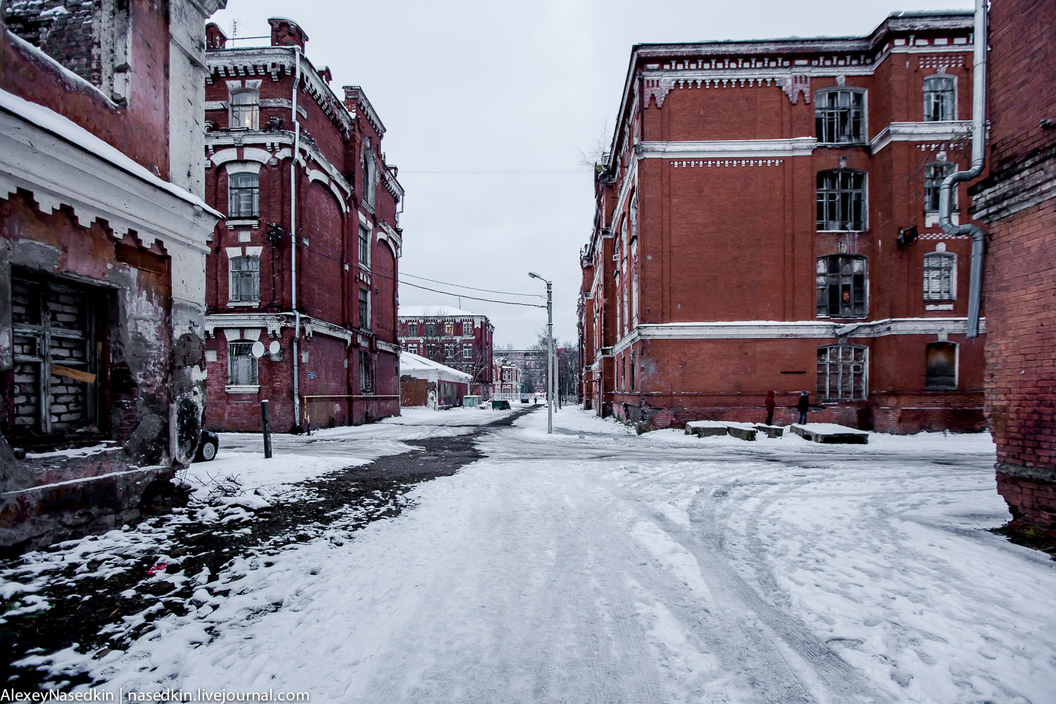 Ад русских трущоб. Так живут в XXI веке городок, Васильевич, Савва, которых, барину, Морозовых, своей, например, большие, вокруг, условиях, местом, время, могли, фабрику, вполне, буквально, величия, мануфактуру, жилого