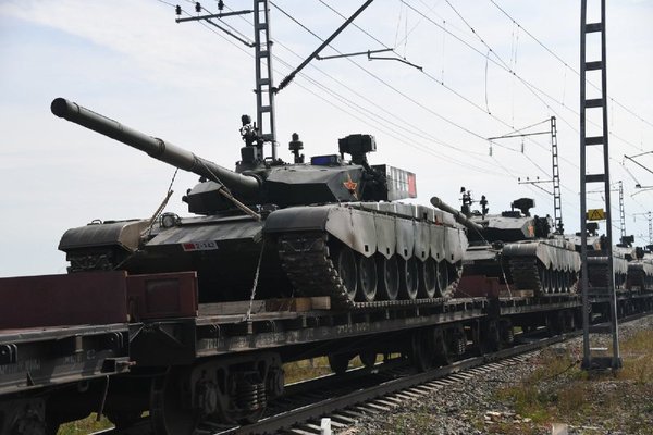 Страх и ужас Запада заключается в том, что в учениях примет участие армия Китая – техника уже стягивается в Забайкальск