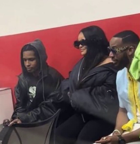 Рианна впервые после рождения ребенка появилась на публике Новости