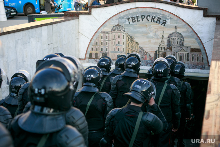Несанкционированный митинг "Он нам не царь" на Пушкинской площади. Москва