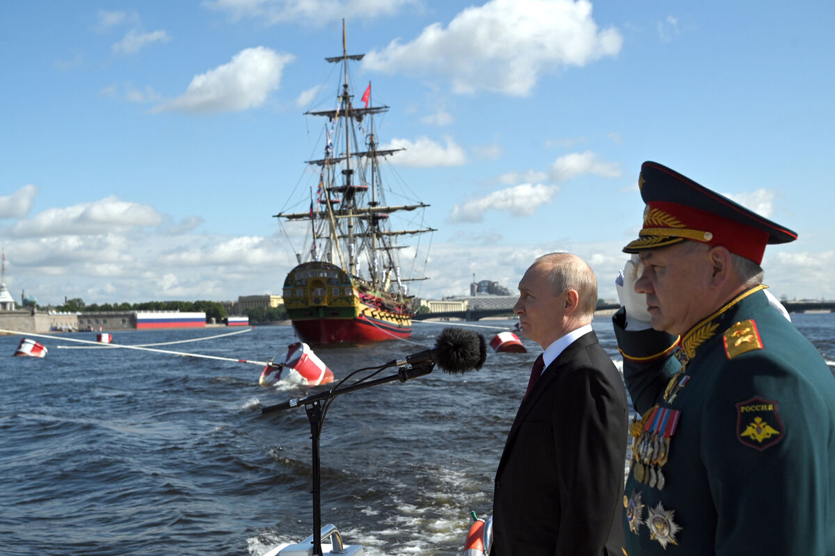 Путин: участие зарубежных моряков в Дне ВМФ создает условия для сотрудничества