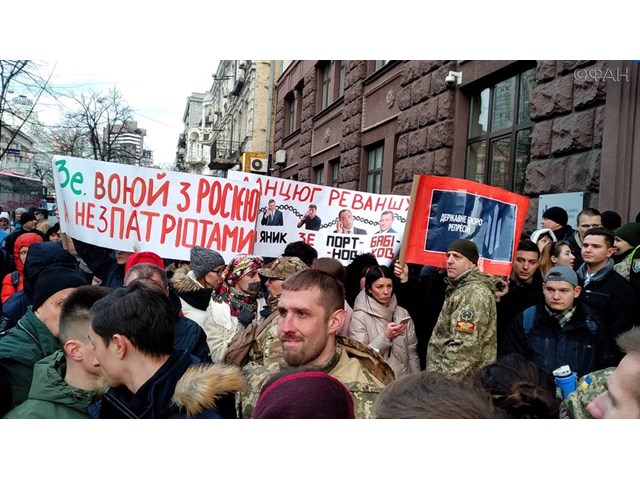 Новый виток конфликта: чем может обернуться столкновение Зеленского с Порошенко украина