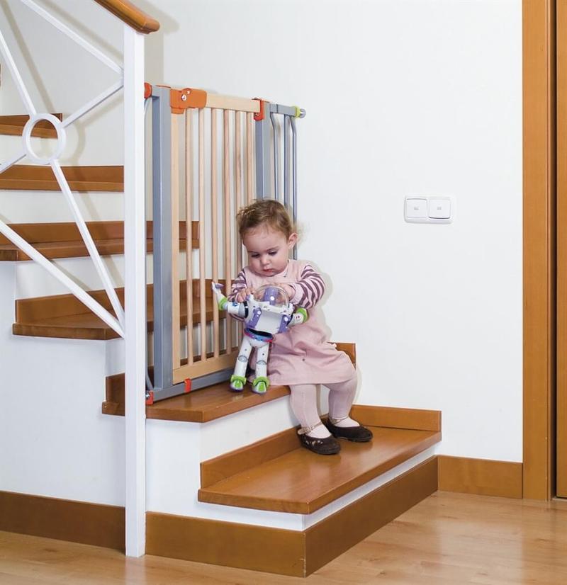как обезопасить лестницу для ребенка