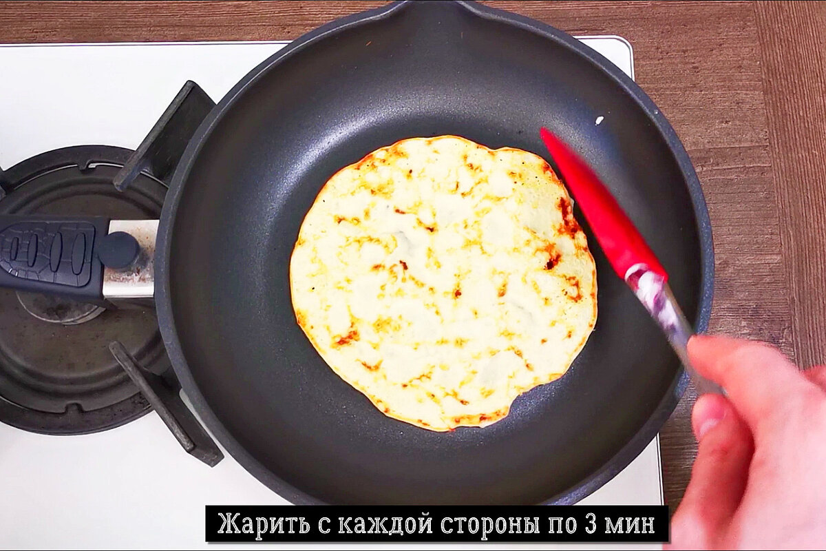 Это очень вкусно и готовится максимально быстро! Такие ленивые хачапури я попробовал в кафе в Сочи и мне они так понравились, что я решил попросить рецепт.-7