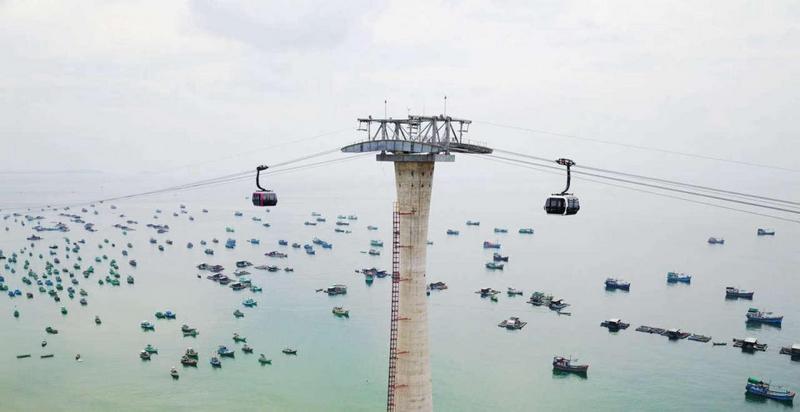 Прогулка по самой длинной канатной дороге в мире Прогулка по самой длинной канатной дороге в мире