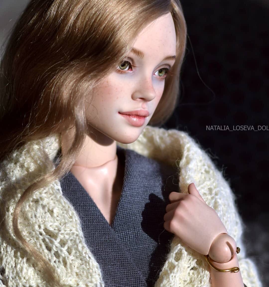  Наталья Лосева, мастерица из Новосибирска,  создает невероятно красивых реалистичных шарнирных  кукол.  Куколки небольшие, всего 36 см, очень изящные и нежные, с разным характером и настроением.-8-18